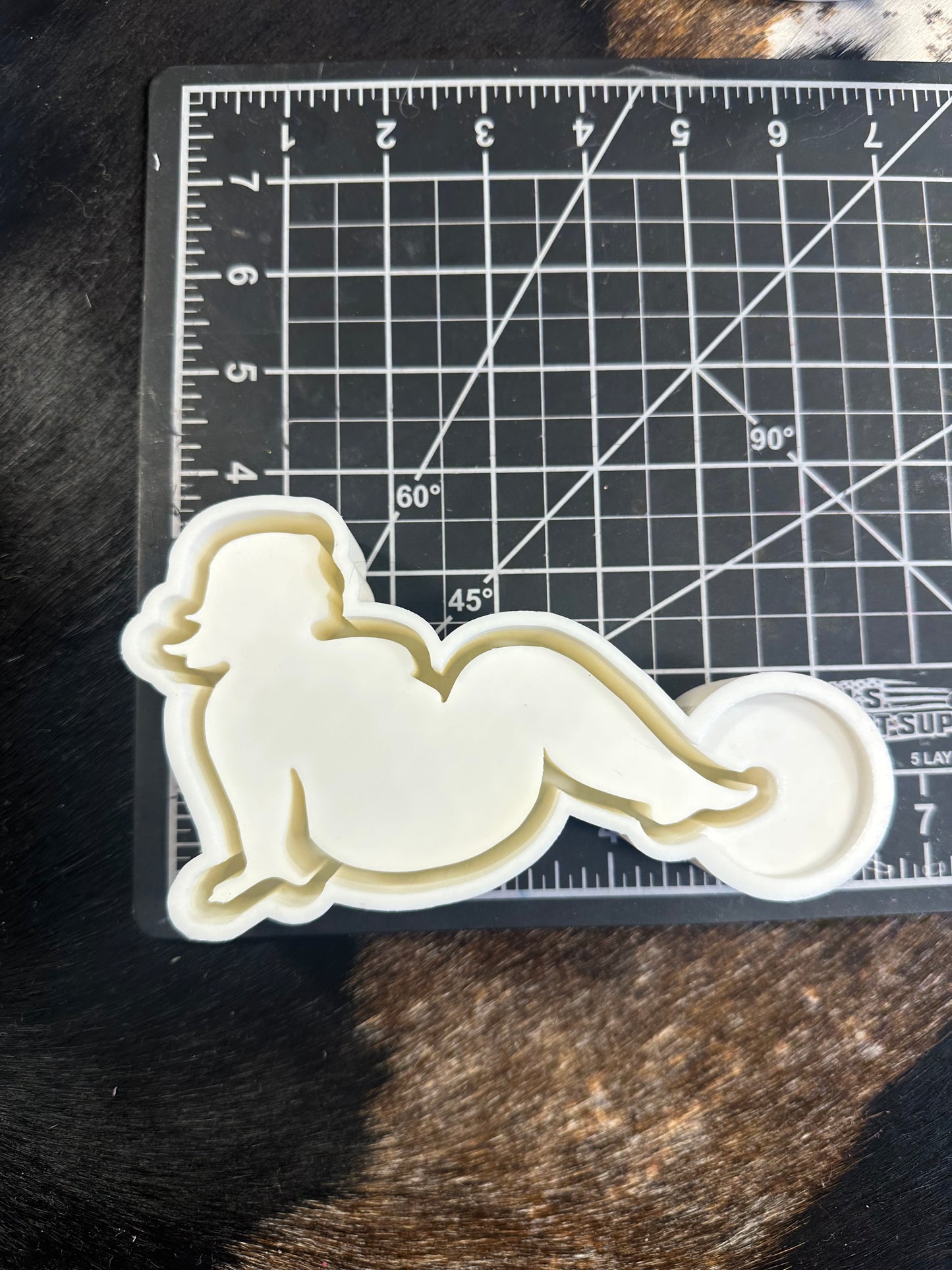 Curvy Flapper Silicone Freshie Mold